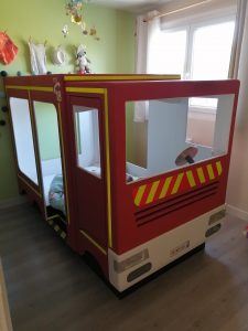 Meuble lit camion de pompiers avec volant